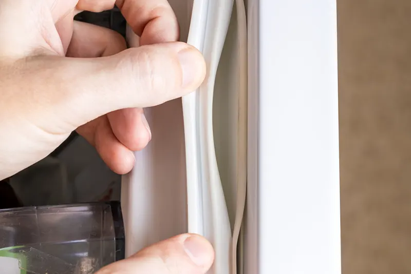 خرابی لاستیک، دلیل برفک زدن یخچال